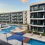 Makia Beach Experience Exclusive
